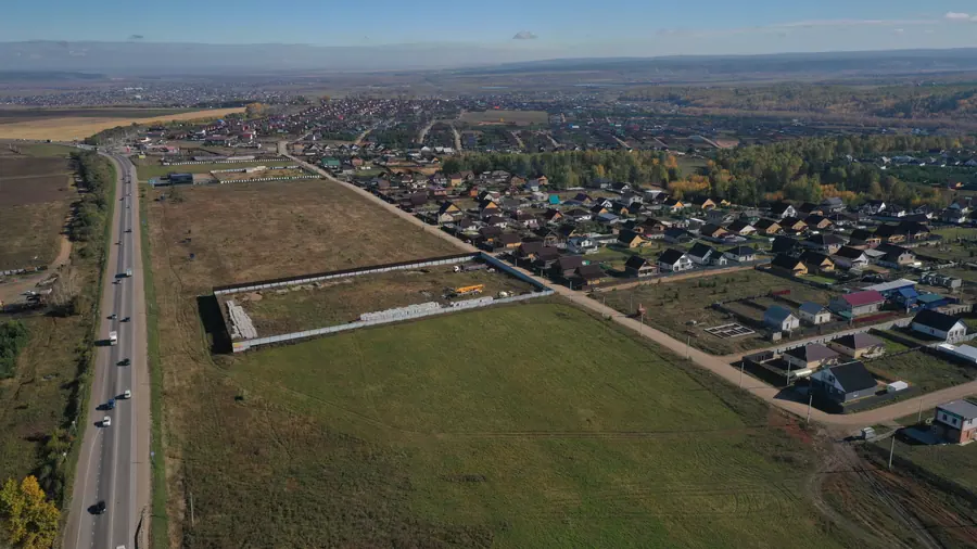 Участок и жилые кварталы, тракт слева